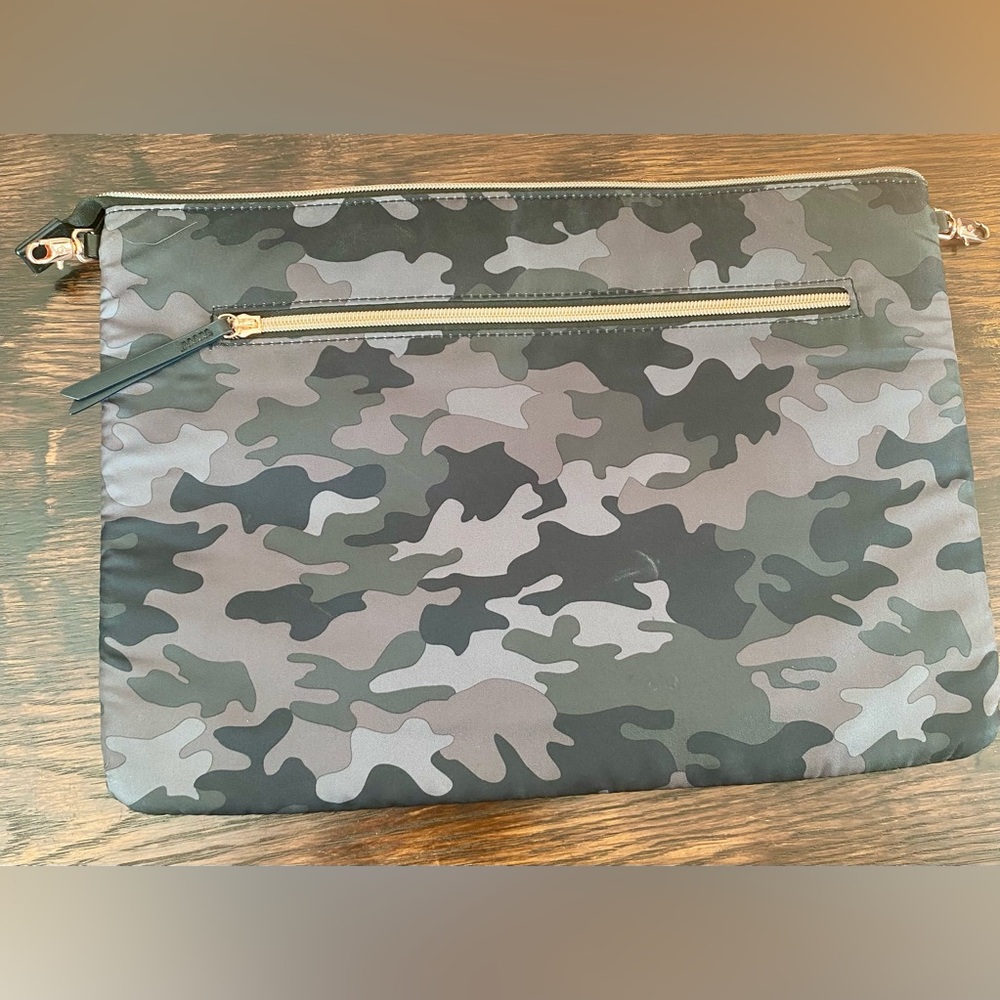 Stella & Dot Lady Boss Camouflage Tote with Laptop Holder - Picture 10 of 14